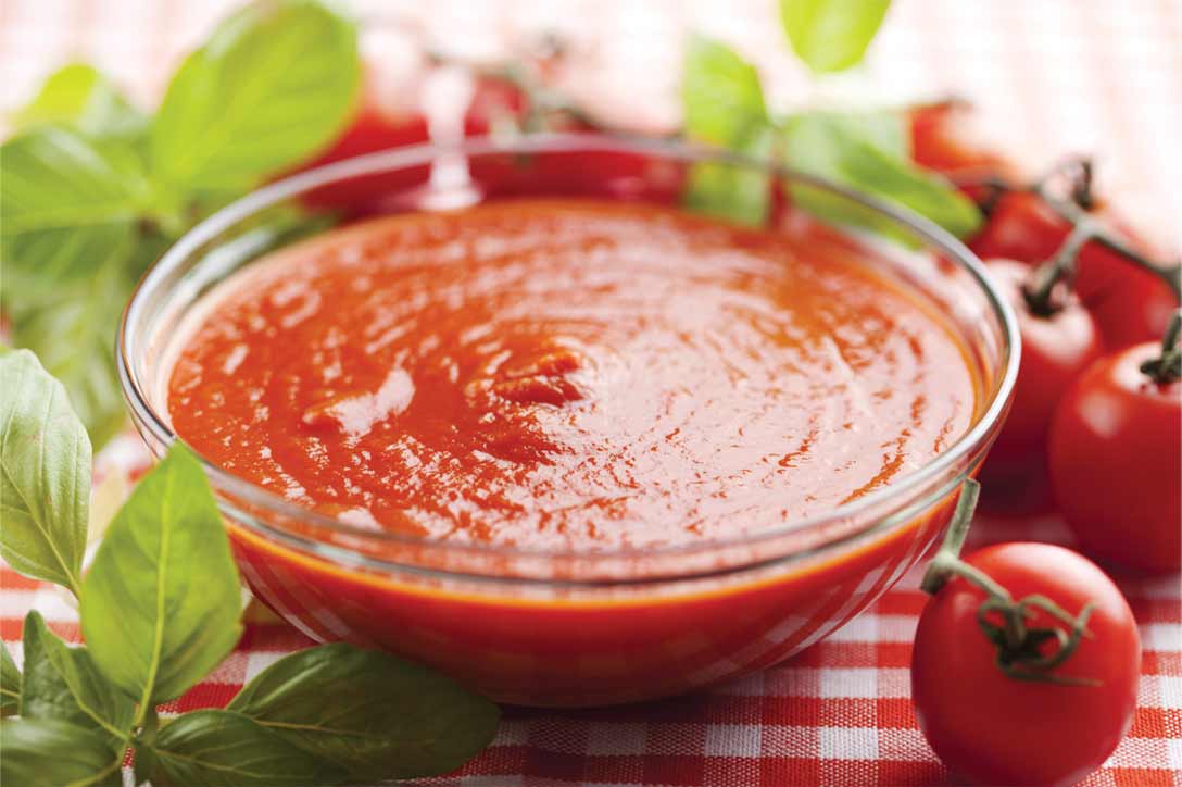 Como remover manchas de molho de tomate na roupa?